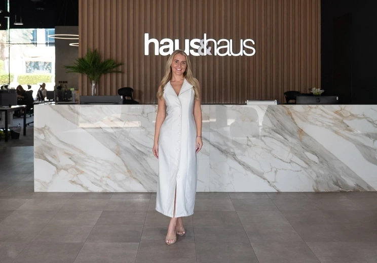 Izzy Bullas - haus & haus